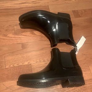 Brand new rubber boots